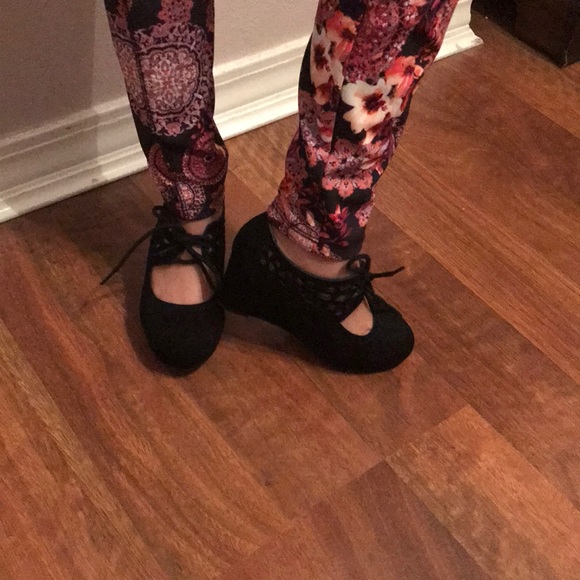 🌷Lil Girls Mary Jane Heels🌷 - Picture 1 of 8